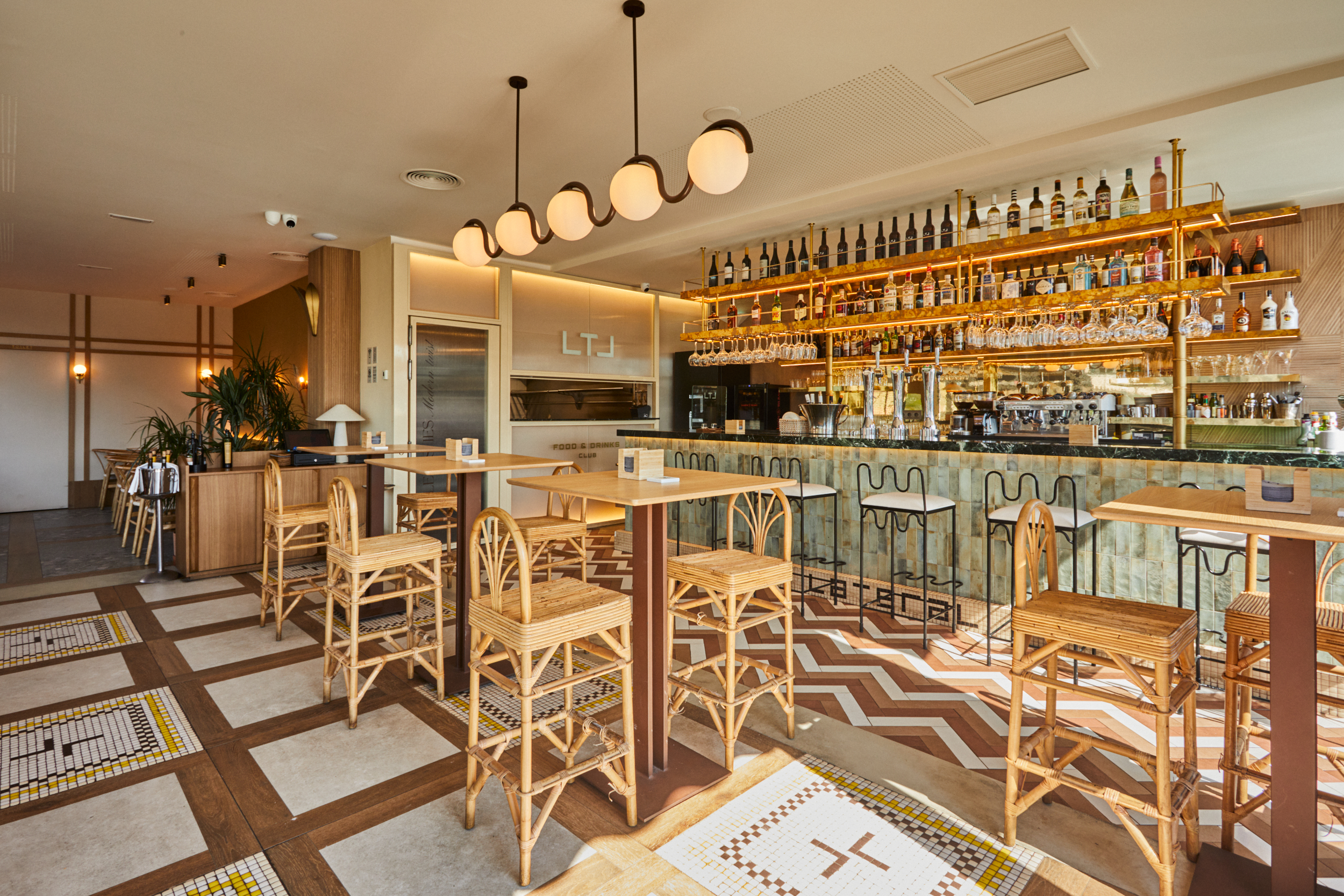 Aravaca local interior